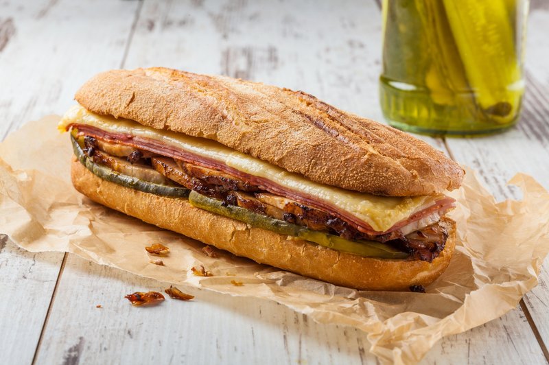 Najbolj priljubljen sendvič v ZDA - slastni "kubanec". Razvajajte otroke med šolo na domu (foto: profimedia)