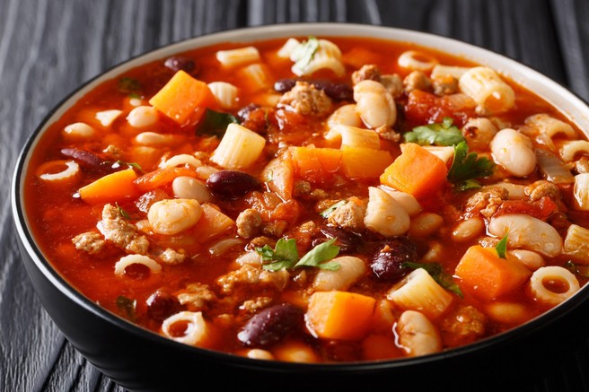 Pašta fižol - italijanska narodna jed, ki jo imamo radi tudi Slovenci (+recept gospodinje iz Napolija)