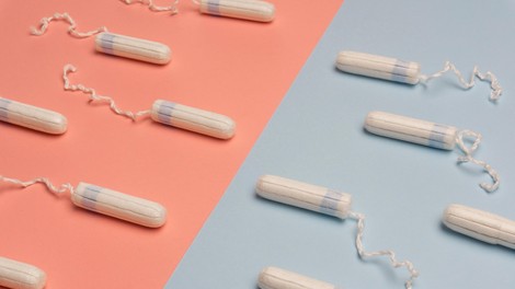 Menstrualna sinhronost: Ali se menstruacija pri ženskah, ki so ves čas skupaj, čisto zares uskladi?