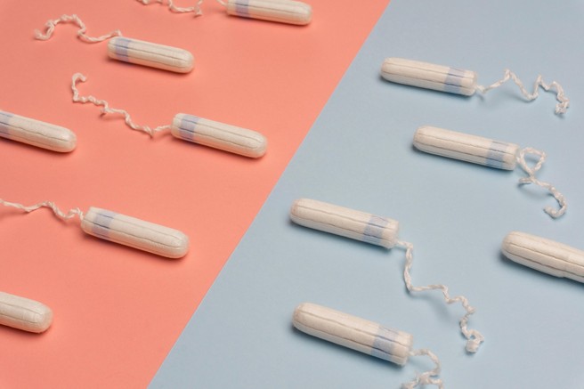 Menstrualna sinhronost: Ali se menstruacija pri ženskah, ki so ves čas skupaj, čisto zares uskladi?
