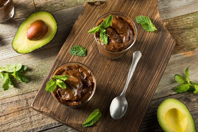 Recept za čokoladni mousse iz avokada, s katerim lahko ukanite tudi največje sladkosnede