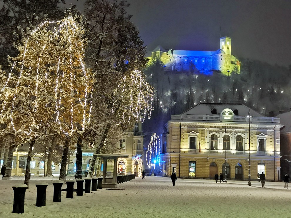 Ljubljana živi in se blešči tudi med epidemijo in sneženjem.