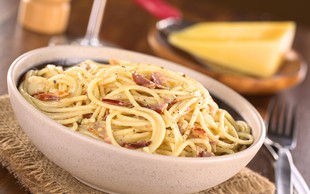 Carbonara - italijanska jed s testeninami, ki je pripravljena v nekaj minutah (Recept!)