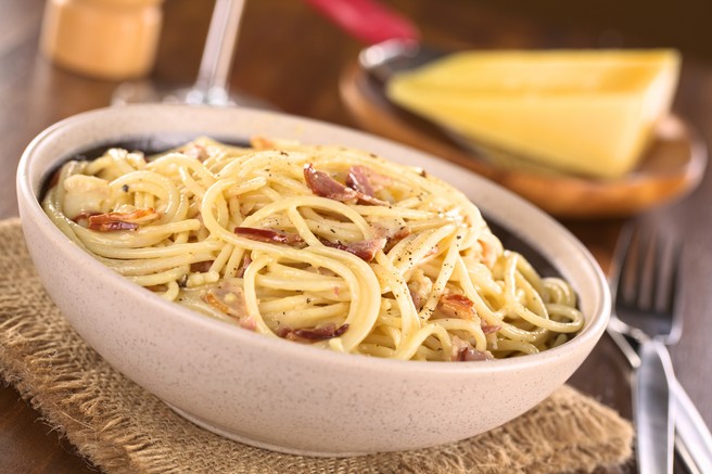 Carbonara - italijanska jed s testeninami, ki je pripravljena v nekaj minutah (Recept!)