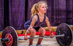Neverjetne fotografije: najmočnejša deklica na svetu je stara 7 let in dvigne 80 kilogramov