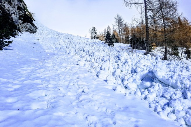 Planinska zveza Slovenije opozarja: Bodite pripravljeni tudi na snežni plaz!