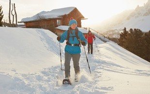 Hit letošnje zime: krpljanje – popoln užitek na snegu, ki je odličen trening za celo telo (+ lokacije po Sloveniji)