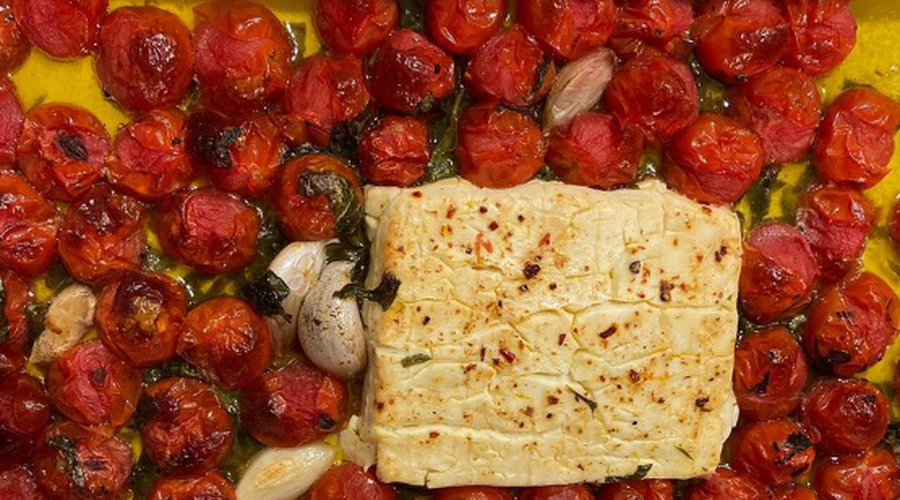 Instagram kuharski hit: testenine z omako iz pečenih paradižnikov in feta sira (odlično in enostavno!) (foto: Instagram)