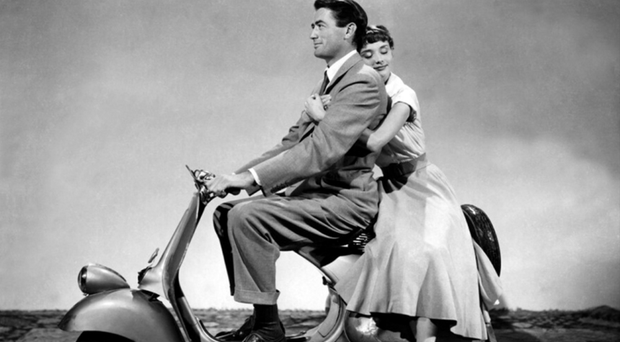 Rimske počitnice (Roman Holiday, 1953) Črno - bela romantična komedija, v kateri igrata Gregory Peck in Audrey Hepburn, je prejela …