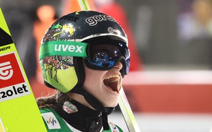 Nika Križnar skočila do nove medalje za Slovenijo! Bronasto odličje tudi za trenerja