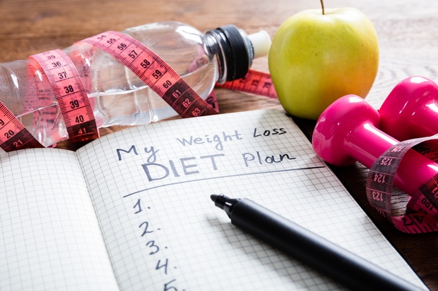 SAMONADZOR Pisanje prehranskega dnevnika in spremljanje teže je po mnenju raziskovalcev prav tako ena učinkovitejših strategij za hujšanje. Deluje zato, …