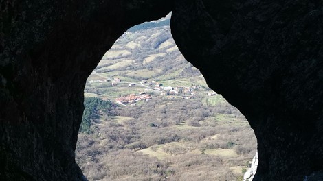 Otliško okno - prijeten vzpon, ki nagradi s čudovitim pogledom na Vipavsko dolino