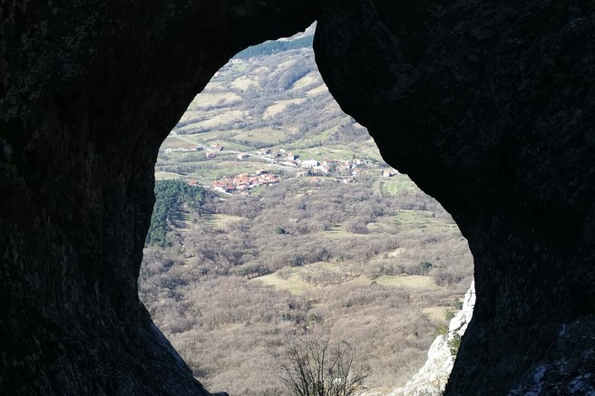 Otliško okno - prijeten vzpon, ki nagradi s čudovitim pogledom na Vipavsko dolino