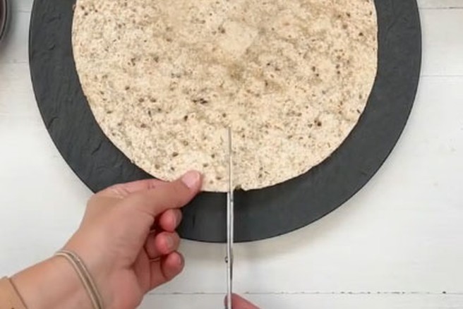 VIDEO: S tem trikom boste imeli slastno malico ali kosilo pripravljeno v minuti (in vse lahko pripravite vnaprej) + RECEPT