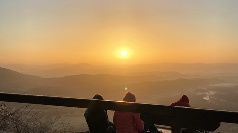 5 razlogov, zakaj je vredno ujeti sončni vzhod na Šmarni gori