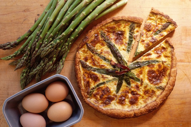 Ste že opazili šparglje na trgu? Imamo odličen recept za špargljev kiš