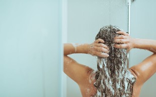 6 napak, ki jih delate pri umivanju las