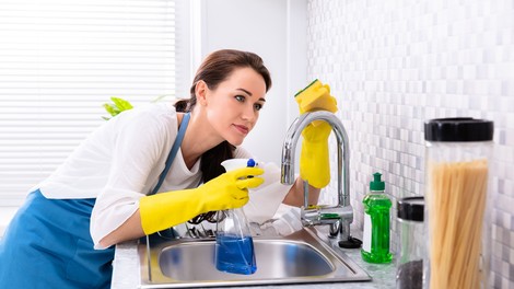To je 6 najbolj umazanih površin v kuhinji, ki bi jih morali očistiti vsak dan
