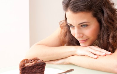 11 nasvetov, kako vztrajati pri dieti in zdravi prehrani. Še prej pa pojejte tisti kos torte!