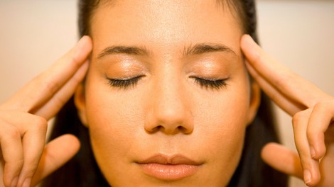 4 joga asane za pomoč pri migreni
