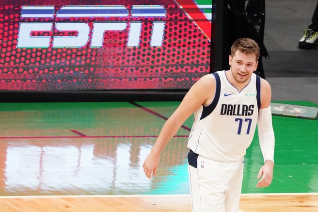 Luka Dončić na igrišču slabo prenaša krivico, doma pa najraje počiva v pasji družbi