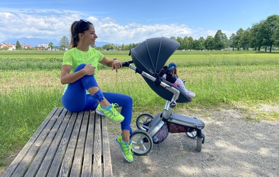 Vadba za novopečene mamice, ki jo lahko opravite med sprehodom z vozičkom (pripravila osebna trenerka)