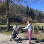 Vadba za novopečene mamice, ki jo lahko opravite med sprehodom z vozičkom (pripravila osebna trenerka) (foto: Tjaša (Aktivni z mano))