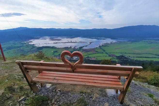 Klopce ljubezni po Sloveniji: ste jih že odkrili? Dodajamo zemljevid in nekaj najbolj priljubljenih!  #klopcaljubezni  #benchoflove
