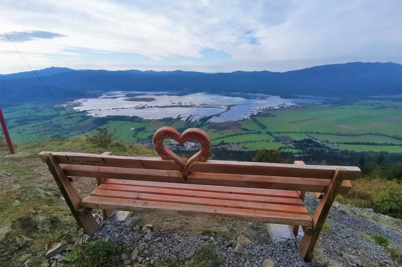 Klopce ljubezni po Sloveniji: ste jih že odkrili? Dodajamo zemljevid in nekaj najbolj priljubljenih!  #klopcaljubezni  #benchoflove (foto: DDD)