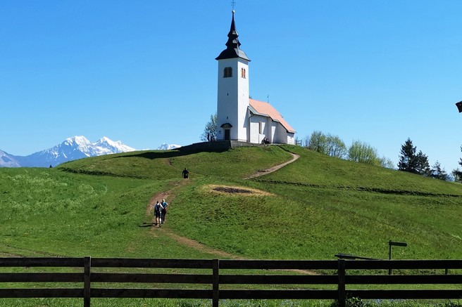 Križna gora in cerkev sv. Križa nad Škofjo Loko (680 m)
