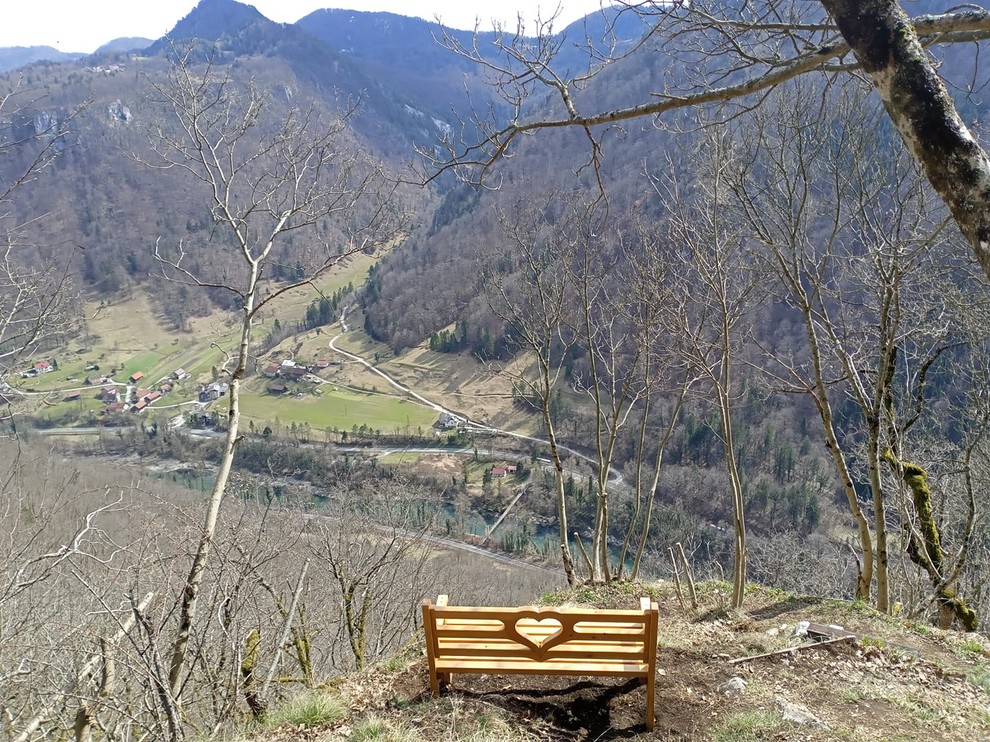 Pod ferato Renke Za ferato se moramo prej obvezno podučiti v planinskem društvu in nikakor (kot pri vseh izletih v …