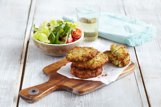 Okusno poletno kosilo: ribji burger s solato