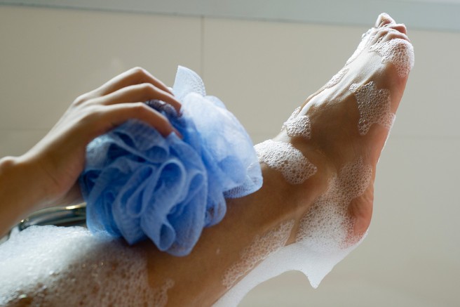 Tega dermatologinja ne bi nikoli in nikdar naredila pod tušem