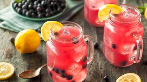 Tako pripravite osvežilno aromatično limonado (5 noro dobrih okusov)