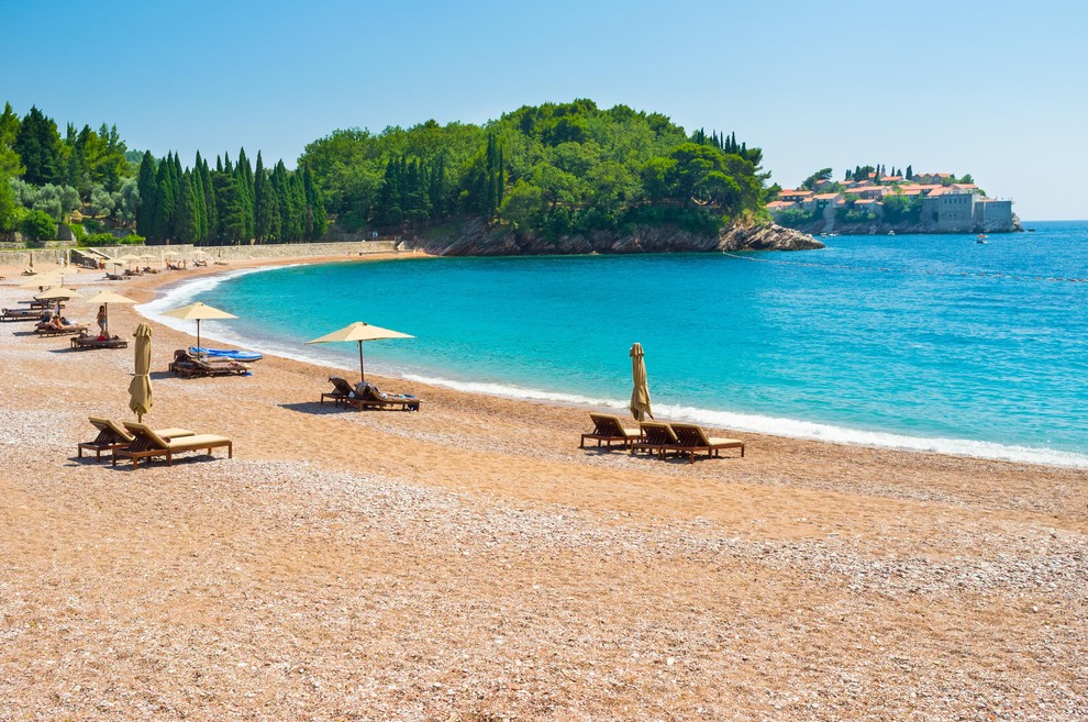 Kraljičina plaža, Budva, Črna gora Kraljičina plaža je dobila ime po kraljici Mariji Karađorđević, ki je tu najraje preživljala poletja. …