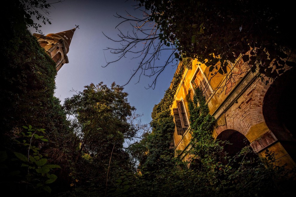 Poveglia Številni so prepričani, da na tem italijanskem otočku straši. Otok Poveglia leži med Benetkami in Lidom in meri 7,5 …