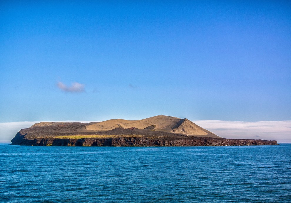 Misteriozni otok Surtsey Surtsey je vulkanski otok ob južni obali Islandije. Pojavil se je leta 1963 z vulkanskim izbruhom, ki …