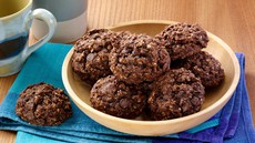 Zdrava različica čokoladnih piškotov (brez dodanega sladkorja in pečenja)