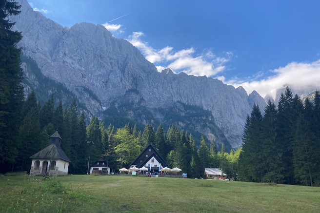 S kolesom ali peš: iz Kranjske gore ali Planice do planinskega doma Tamar