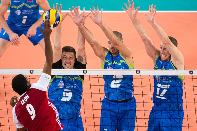 Slovenija je v finalu! Odbojkarji v dramatični tekmi premagali zelo motivirane Poljake