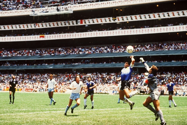 Božja roka V četrtfinalu svetovnega prvenstva v Mehiki leta 1986 je Diego Maradona prvi gol proti Angležem dosegel z roko, …