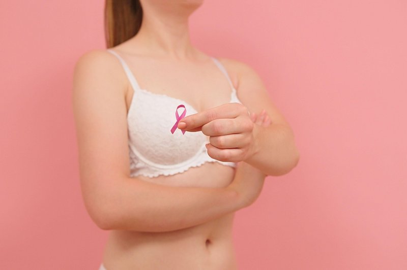 Rožnati oktober 2021: Leta 2018 je za rakom dojk umrlo 473 žensk in 5 moških (foto: profimedia)