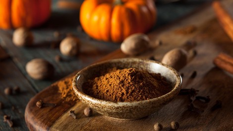 Pumpkin spice: TAKO enostavno to začimbo naredite doma (+ recept za slastno kavo pumpkin spice latte)
