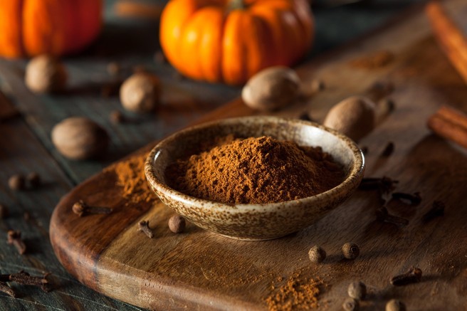 Pumpkin spice: TAKO enostavno to začimbo naredite doma (+ recept za slastno kavo pumpkin spice latte)