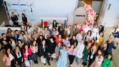 Utrinek iz ene izmed preteklih Cosmo konferenc, na katerih smo se imele prečudovito.