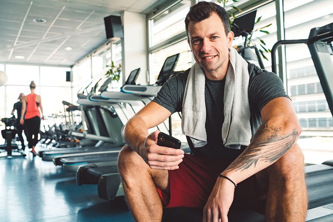 To so trije razlogi, zakaj bi se še danes vpisali v fitnes (in tam športali v hladnih mesecih)
