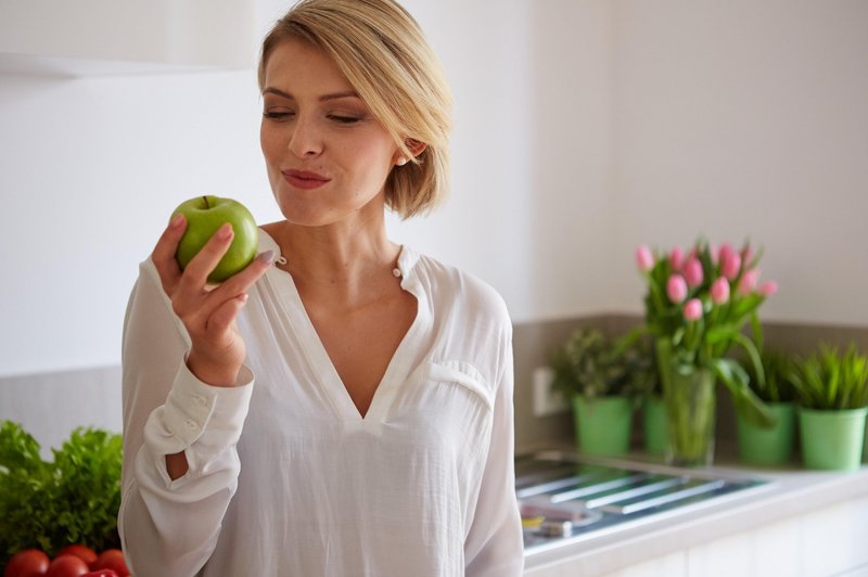 Zakaj jabolk ni dobro jesti po 18. uri (foto: Profimedia)