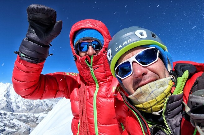 Slovenska alpinista v Himalaji preplezala novo smer in jo poimenovala Slovenska direktna