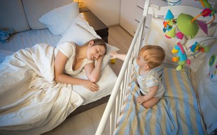 Starševstvo je najtežji poklic: Tako se morajo novopečeni starši zaščititi pred izčrpanostjo