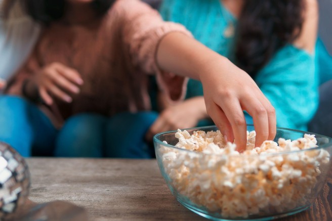 Ali imamo ob gledanju televizije večji apetit?